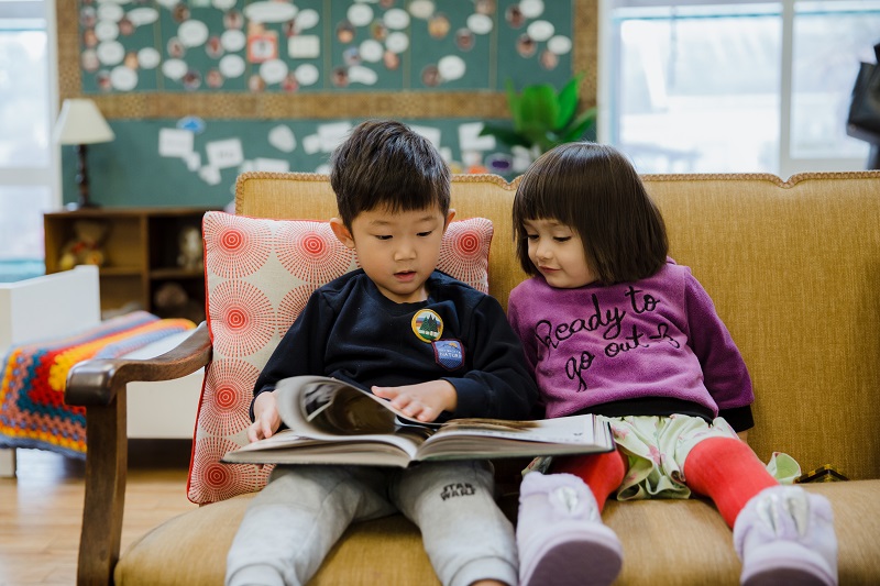 Children reading together 7